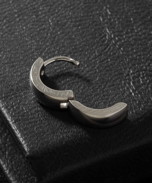 emonique（エモニーク）の「ステンレスフープピアス（ピアス（片耳用）・メンズ・シルバー系6/シルバー系1/シルバー系2/シルバー系3/シルバー系5/シルバー系4/シルバー系7・FREE）」の12枚目の写真