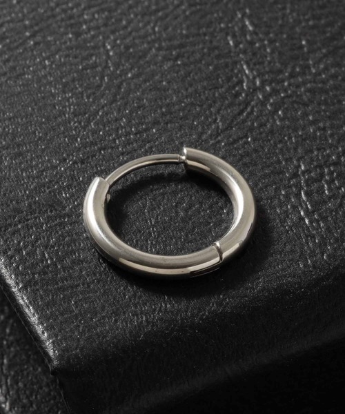 emonique（エモニーク）の「ステンレスフープピアス（ピアス（片耳用）・メンズ・シルバー系6/シルバー系1/シルバー系2/シルバー系3/シルバー系5/シルバー系4/シルバー系7・FREE）」の17枚目の写真