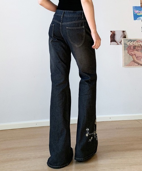 フラワー刺繍フレアデニムパンツ（デニムパンツ）｜CHUL（チュル）の