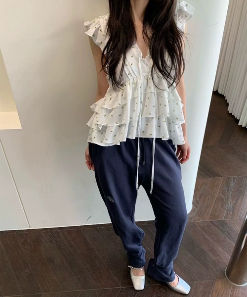 LYEON(リヨン)の「ピンタックフリルティアードブラウス(シャツ/ブラウス・レディース・オフホワイト/ブラック/ブルー・FREE)」の13枚目の写真