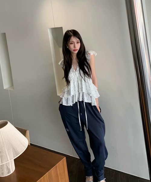 LYEON(リヨン)の「ピンタックフリルティアードブラウス(シャツ/ブラウス・レディース・オフホワイト/ブラック/ブルー・FREE)」の6枚目の写真