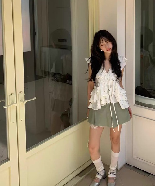 LYEON(リヨン)の「ピンタックフリルティアードブラウス(シャツ/ブラウス・レディース・オフホワイト/ブラック/ブルー・FREE)」の8枚目の写真