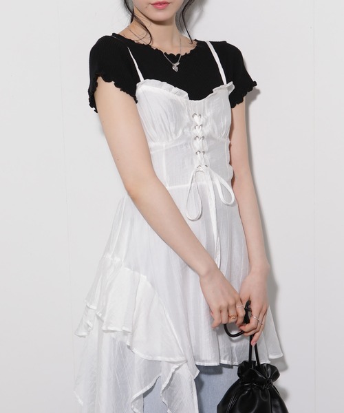 pumpkin port（パンプキンポート）の「スピンドルリボン 裾アシメキャミワンピース（ワンピース・レディース・ホワイト/ブラック/ベージュ・M）」の4枚目の写真