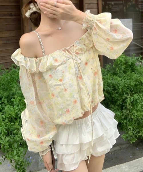 AMAJI（アマジ）の「オフショルダー フラワープリント フリルブラウス（シャツ/ブラウス・レディース・マルチ・FREE）」の3枚目の写真