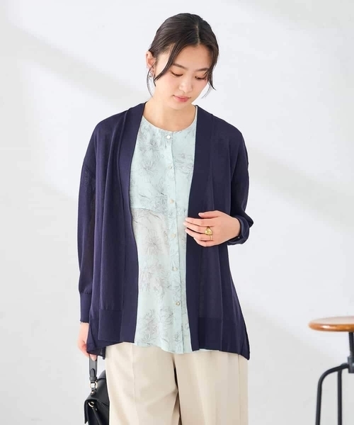 a.v.v(アーヴェヴェ)の「バックプリーツトッパーカーディガン(カーディガン/ボレロ・レディース・ネイビー/グレー系その他・40/38)」の3枚目の写真
