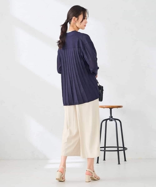 a.v.v(アーヴェヴェ)の「バックプリーツトッパーカーディガン(カーディガン/ボレロ・レディース・ネイビー/グレー系その他・40/38)」の7枚目の写真