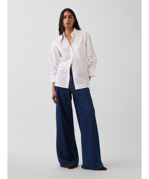 GAP(ギャップ)の「オーガニックコットン ポプリン オーバーサイズ ルーシュスリーブシャツ(シャツ/ブラウス・レディース・ホワイト・M/S/XXS/L/XS)」の2枚目の写真