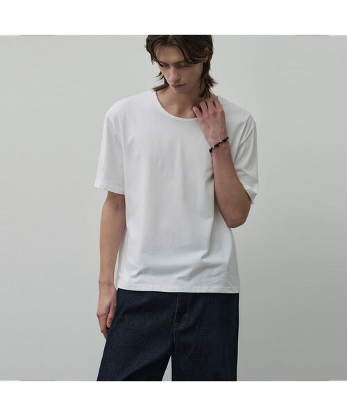 ALYSS（アリス）の「フルイドUネッククロップハーフTシャツ[5COLOR]（Tシャツ/カットソー・メンズ・ホワイト/ライトグレー/ブラック/バーガンディー/チャコール・MEDIUM/LARGE/X-LARGE）」の2枚目の写真