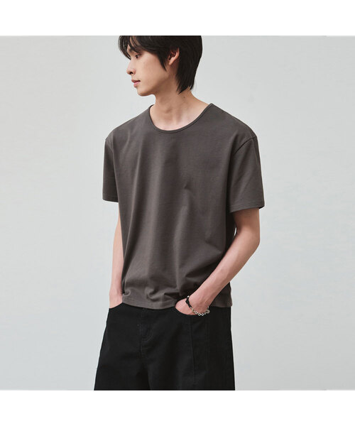 ALYSS（アリス）の「フルイドUネッククロップハーフTシャツ[5COLOR]（Tシャツ/カットソー・メンズ・ホワイト/ライトグレー/ブラック/バーガンディー/チャコール・MEDIUM/LARGE/X-LARGE）」の4枚目の写真