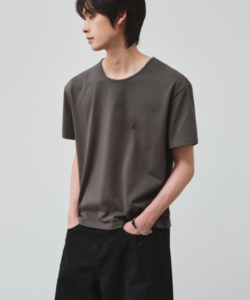 ALYSS（アリス）の「フルイドUネッククロップハーフTシャツ[5COLOR]（Tシャツ/カットソー・メンズ・ホワイト/ライトグレー/ブラック/バーガンディー/チャコール・MEDIUM/LARGE/X-LARGE）」の13枚目の写真