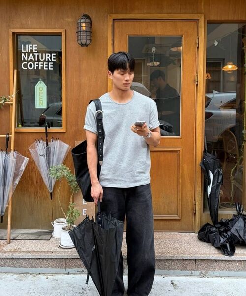 ALYSS（アリス）の「フルイドUネッククロップハーフTシャツ[5COLOR]（Tシャツ/カットソー・メンズ・ホワイト/ライトグレー/ブラック/バーガンディー/チャコール・MEDIUM/LARGE/X-LARGE）」の7枚目の写真