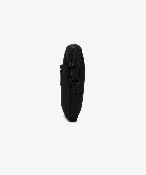 FRED PERRY（フレッドペリー）の「Crinkle Nylon Small Side Bag／クリンクルナイロンスモールサイドバッグ（ボディバッグ/ウエストポーチ・メンズ・カーキ/ブラック・ONE SIZE）」の10枚目の写真