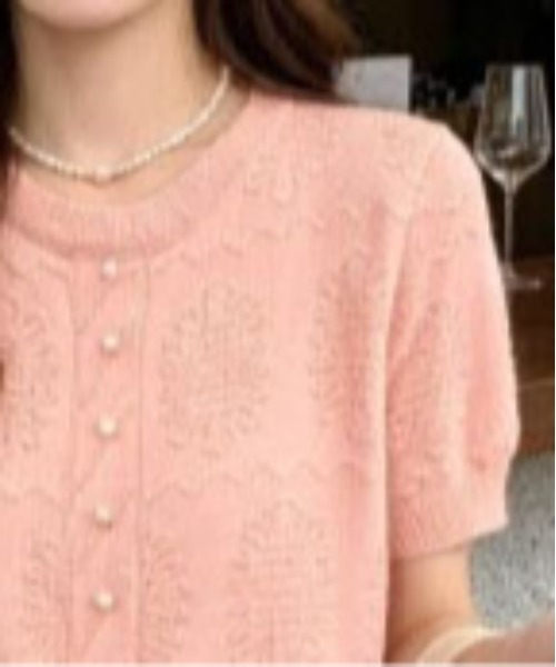 &soiree(アンドソワレ)の「ジャガードパール付クルーネックカーディガン風トップス(Tシャツ/カットソー・レディース・アイボリー/ピンク/レッド/ブラック/ホワイト・FREE)」の8枚目の写真