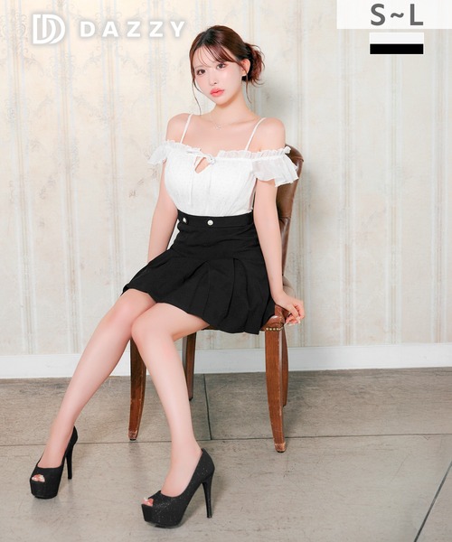 DAZZY(デイジー)の「ビジューストーンドットAラインプリーツミニ丈キャバドレス(ドレス・レディース・ホワイト×ブラック・L/M/S)」の3枚目の写真