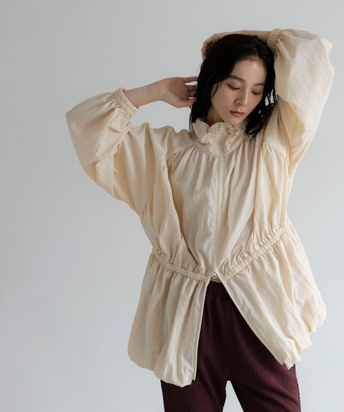 LOWRYS FARM(ローリーズファーム)の「ナイロンバルーンミドルブルゾン 1049004(ワンピース・レディース・ライトグリーン/ブラック/アイボリー・FREE)」の6枚目の写真