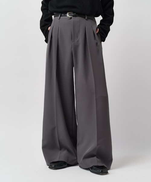 Lui's(ルイス)の「【Neucon】2-TUCK WIDE STRAIGHT SLACKS / 2タックワイドストレートスラックスパンツ(スラックス・メンズ・ブラウン/ブラック/チャコールグレー・2/1)」の3枚目の写真