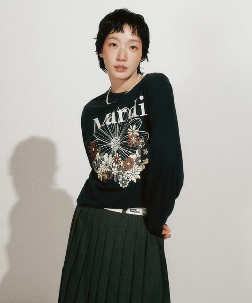 Mardi Mercredi(マルディメクルディ)の「TSHIRT LONG SLEEVE FLOWERMARDI JARDIN / Tシャツ ロング スリーブ フラワーマルディ ジャルダン(Tシャツ/カットソー・レディース・グレー/ブラック/チャコールグレー/クリーム/ネイビー・FREE)」の1枚目の写真