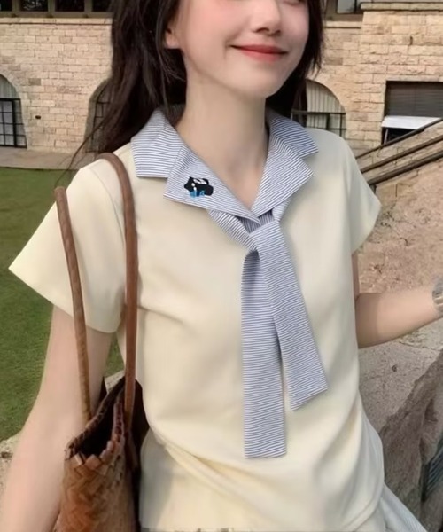 AsheKsha(アシクシャ)の「ボーダーリボン刺繍サイドシャーリング半袖ポロシャツ(ポロシャツ・レディース・ネイビー/ベージュ・M)」の4枚目の写真