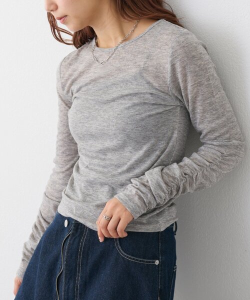 COLONY 2139(コロニートゥーワンスリーナイン)の「【WEB限定】袖シャーリングシアーロングTシャツ(Tシャツ/カットソー・レディース・ブラック/グレー/チャコールグレー/ブルー/アイボリー・FREE)」の4枚目の写真