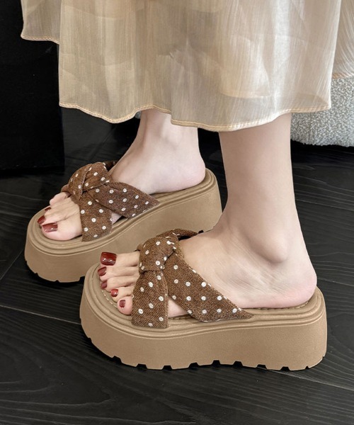Miniministore(ミニミニストア)の「ドット柄 クロスリボン 厚底サンダル美脚(サンダル・レディース・ブラウン系1/ブラウン系2/アイボリー系1/アイボリー系2・23.0cm/23.5cm/24.0cm/24.5cm/25.0cm/22.5cm)」の2枚目の写真
