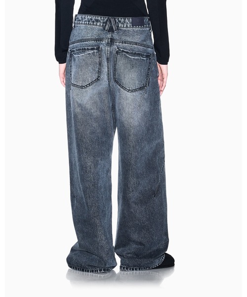 ARMANI EXCHANGE（アルマーニエクスチェンジ）の「【A|X アルマーニ エクスチェンジ】ツイステッドシーム グレーデニムパンツ_J14 TWISTED SEAM（デニムパンツ・レディース・ダークグレー・24inch/25inch/26inch/27inch/28inch/29inch/30inch）」の3枚目の写真