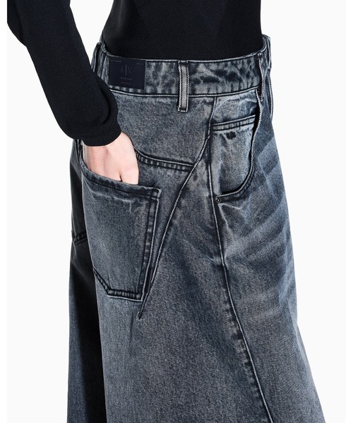 ARMANI EXCHANGE（アルマーニエクスチェンジ）の「【A|X アルマーニ エクスチェンジ】ツイステッドシーム グレーデニムパンツ_J14 TWISTED SEAM（デニムパンツ・レディース・ダークグレー・24inch/25inch/26inch/27inch/28inch/29inch/30inch）」の4枚目の写真