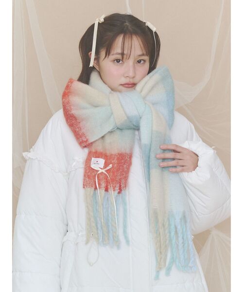 merry jenny（メリージェニー）の「fluffy ribbonチェックマフラー（マフラー・レディース・クリーム/ブルー/レッド・FREE）」の5枚目の写真