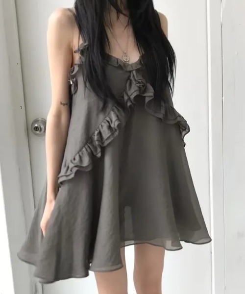 FLINEA(フリネア)の「フリルシフォンキャミワンピース(チュニック・レディース・チャコールグレー/ベージュ/ライトパープル・FREE)」の1枚目の写真