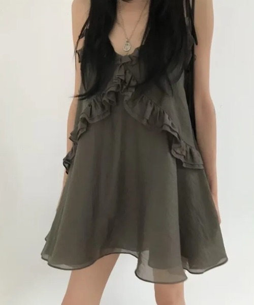 FLINEA(フリネア)の「フリルシフォンキャミワンピース(チュニック・レディース・チャコールグレー/ベージュ/ライトパープル・FREE)」の6枚目の写真