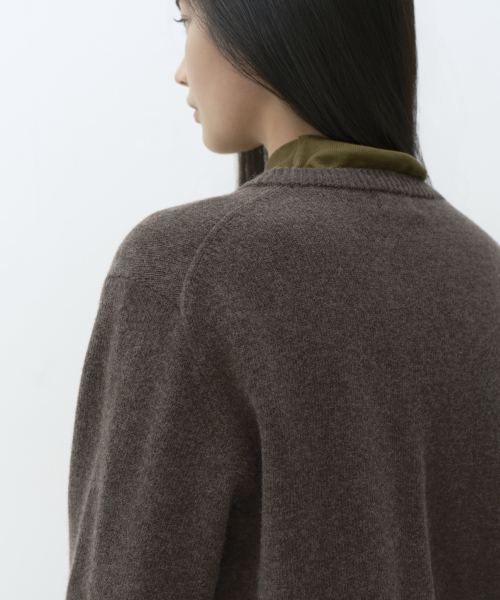 MUSINSA STANDARD WOMAN（ムシンサスタンダードウーマン）の「[ビクトリアウール] レディース ラウンドネックカーディガン [ブラウン]（カーディガン/ボレロ・レディース・その他・X-SMALL/SMALL/MEDIUM/LARGE）」の5枚目の写真