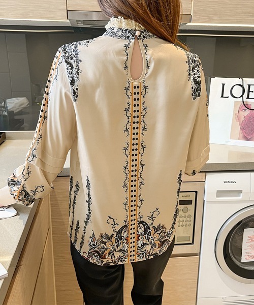 ONEP STAR(ワンピスター)の「スカーフ柄レーストリムスタンドカラーブラウス(シャツ/ブラウス・レディース・ベージュ・X-LARGE/LARGE/MEDIUM)」の10枚目の写真