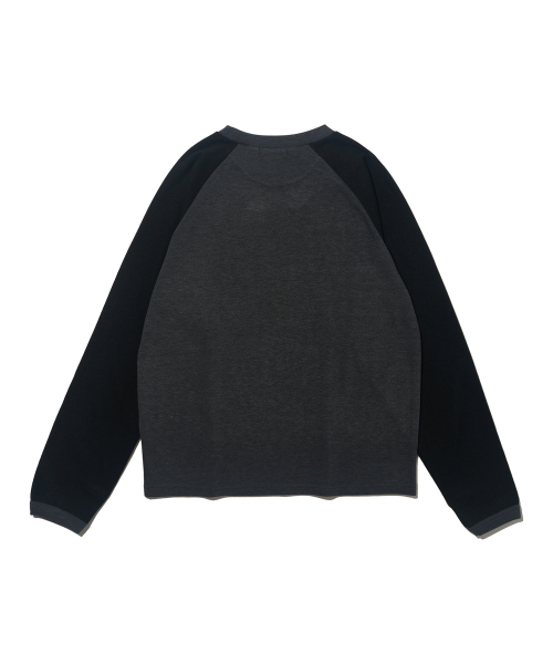 OTHERFITS(アザーフィッツ)の「レイヤードツートンラグランウォーマーTシャツ(チャコール/ブラック)(Tシャツ/カットソー・メンズ・その他・FREE)」の2枚目の写真