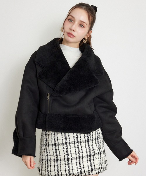 rienda(リエンダ)の「【≠ME 鈴木瞳美さん着用】リバーシブルフェイクムートンジャケット 秋服 冬服(ムートンコート・レディース・ブラック/キャメル/アイボリー・MEDIUM/SMALL)」の1枚目の写真