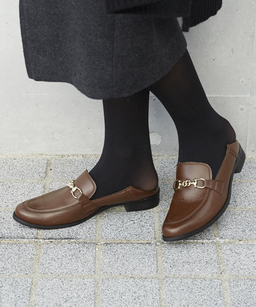 STUDIOUS（ステュディオス）の「STUDIOUS 2WAYビットモカシン（その他シューズ・レディース・ブラック/キャメル/ベージュ/ライトグレー・SMALL/MEDIUM/LARGE）」の4枚目の写真