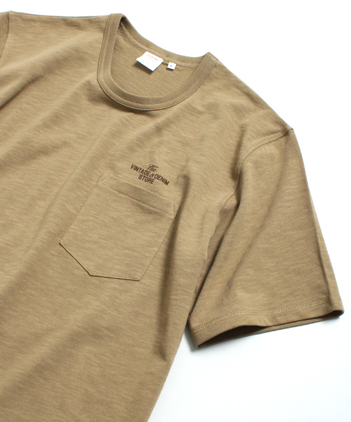 Denime（ドゥニーム）の「【取扱店舗限定】USAスラブビッグシルエットプリントポケットTシャツ（Tシャツ/カットソー・メンズ・カーキ/ブラック/ホワイト/ブラウン・MEDIUM/LARGE/SMALL）」の4枚目の写真