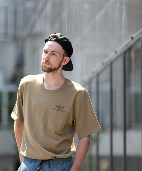 Denime（ドゥニーム）の「【取扱店舗限定】USAスラブビッグシルエットプリントポケットTシャツ（Tシャツ/カットソー・メンズ・カーキ/ブラック/ホワイト/ブラウン・MEDIUM/LARGE/SMALL）」の13枚目の写真