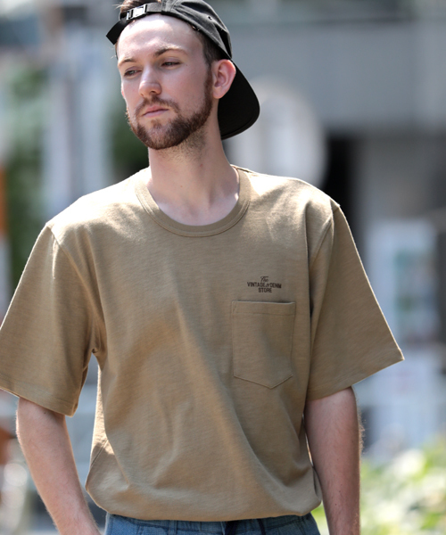 Denime（ドゥニーム）の「【取扱店舗限定】USAスラブビッグシルエットプリントポケットTシャツ（Tシャツ/カットソー・メンズ・カーキ/ブラック/ホワイト/ブラウン・MEDIUM/LARGE/SMALL）」の14枚目の写真