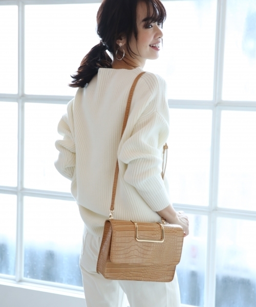 A part by（アパートバイ）の「カタオシメタルショルダーBAG　779999（ショルダーバッグ・レディース・ブラック/ベージュ・FREE）」の2枚目の写真