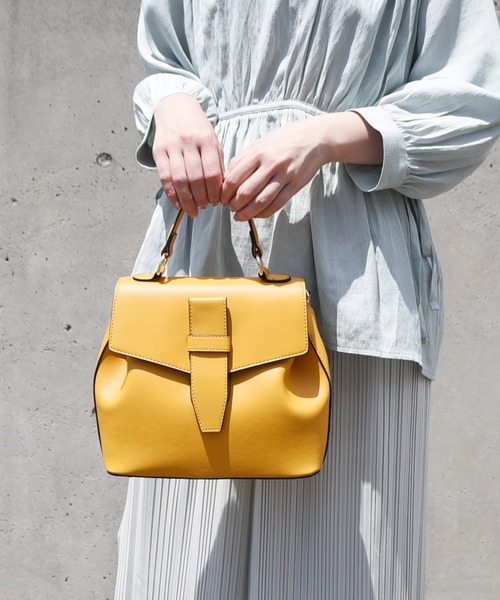 styiro（スタイロ）の「ベルトフラップ 2WAY ショルダーハンドバッグ / 再入荷（ハンドバッグ・レディース・ブラック/イエロー/アイボリー/ピンク/モカ/レッド/ブラウン/ネイビー/テラコッタ/ライトブルー/ライトグリーン/オレンジ/シルバー/フューシャピンク/ライトベージュ/オレンジ系その他/グリーン/ピンク系その他/イエロー系その他/パープル/ボルドー/ブラック系その他/ライトピンク/キャメル/ターコイズブルー/ブルー/ミント/ブルーグレー・FREE）」の17枚目の写真