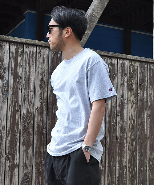 Champion(チャンピオン)の「チャンピオン/Championクルーネック無地半袖Tシャツ(Tシャツ/カットソー・メンズ・ホワイト/チャコールグレー/ブラック/ダークグリーン/ネイビー/マスタード/杢グレー/マルーン・SMALL/MEDIUM/LARGE/X-LARGE)」の1枚目の写真