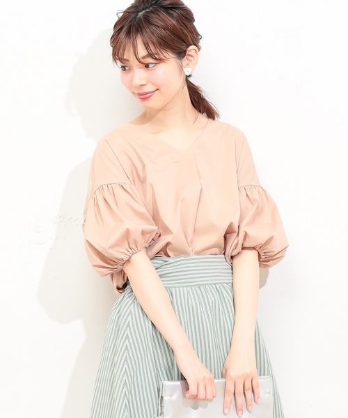 natural couture（ナチュラルクチュール）の「ボリューム袖Ｖネックブラウス（シャツ/ブラウス・レディース・ブラック/ドット/ピンク/ベージュ/ターコイズブルー/オフホワイト・FREE）」の4枚目の写真