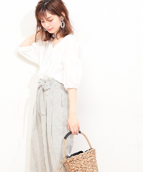 natural couture（ナチュラルクチュール）の「ボリューム袖Ｖネックブラウス（シャツ/ブラウス・レディース・ブラック/ドット/ピンク/ベージュ/ターコイズブルー/オフホワイト・FREE）」の2枚目の写真