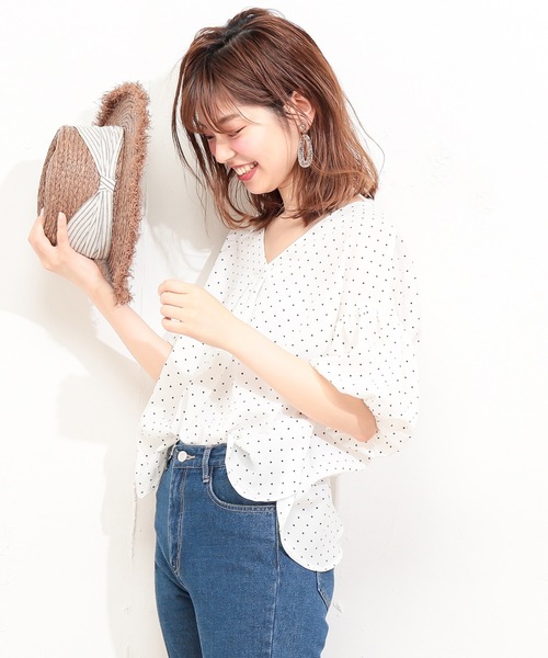 natural couture（ナチュラルクチュール）の「ボリューム袖Ｖネックブラウス（シャツ/ブラウス・レディース・ブラック/ドット/ピンク/ベージュ/ターコイズブルー/オフホワイト・FREE）」の6枚目の写真