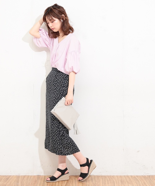 natural couture（ナチュラルクチュール）の「ボリューム袖Ｖネックブラウス（シャツ/ブラウス・レディース・ブラック/ドット/ピンク/ベージュ/ターコイズブルー/オフホワイト・FREE）」の17枚目の写真