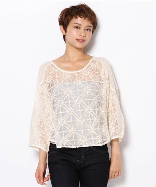 mystic(ミスティック)の「【web限定価格】エンブロイダリーチュールP/O(シャツ/ブラウス・レディース・グレー/ベージュ/オフホワイト/ブラック・フリ-)」の3枚目の写真