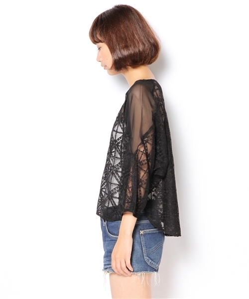 mystic(ミスティック)の「【web限定価格】エンブロイダリーチュールP/O(シャツ/ブラウス・レディース・グレー/ベージュ/オフホワイト/ブラック・フリ-)」の5枚目の写真