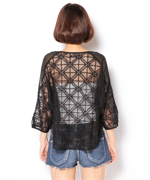 mystic(ミスティック)の「【web限定価格】エンブロイダリーチュールP/O(シャツ/ブラウス・レディース・グレー/ベージュ/オフホワイト/ブラック・フリ-)」の6枚目の写真