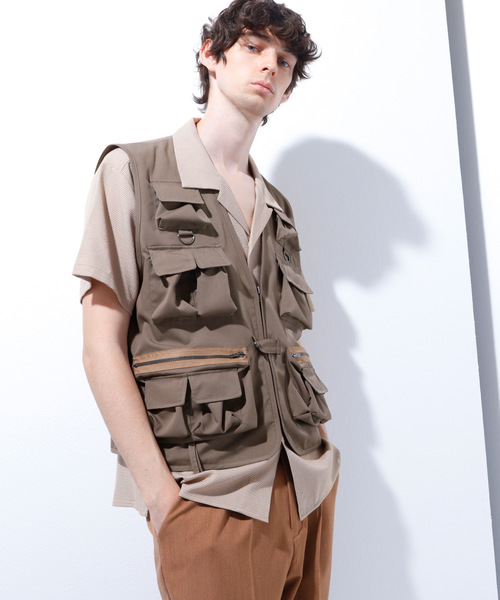 EMMA CLOTHES(エマクローズ)の「TRミリタリートラベルベスト(ベスト・メンズ・ブラック/ベージュ・M/L)」の4枚目の写真