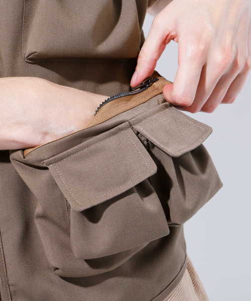 EMMA CLOTHES(エマクローズ)の「TRミリタリートラベルベスト(ベスト・メンズ・ブラック/ベージュ・M/L)」の12枚目の写真