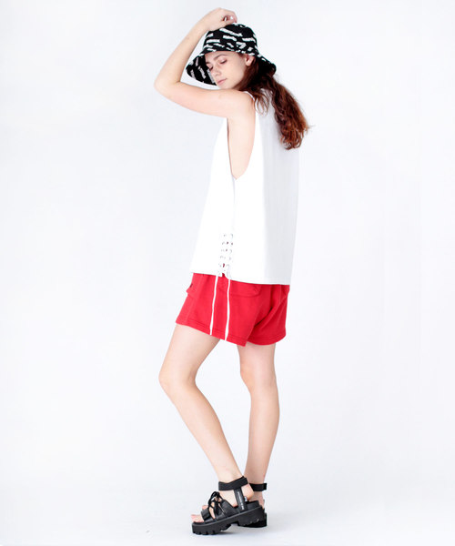 RNA(アールエヌエー)の「M1144 PROOFロゴレースアップタンク(タンクトップ・レディース・ホワイト/ブラック/レッド・MEDIUM)」の9枚目の写真